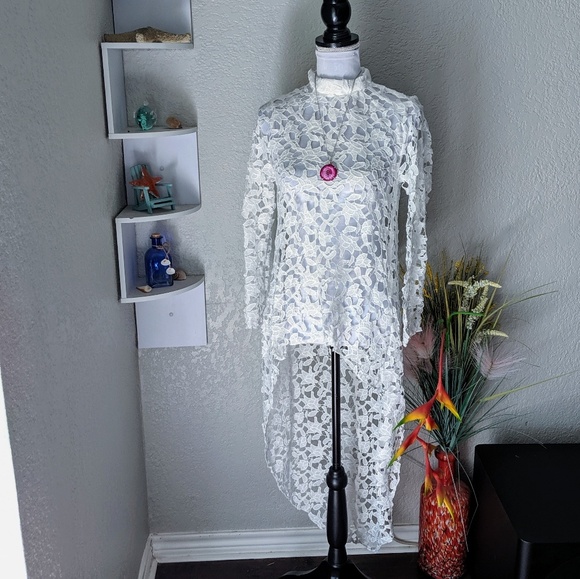 New Crochet Lace Fish Tail Asymmetrical Top - Picture 2 of 6